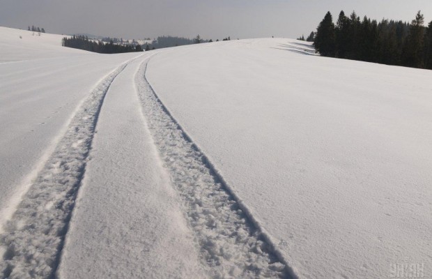 Спасатели отложили спуск с горы Поп Иван группы туристов из-за непогоды (видео)