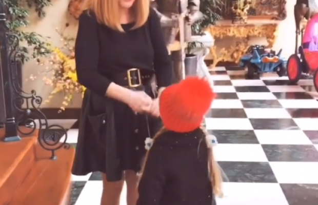 Алла Пугачова з'явилася у сексуальному шкіряному вбранні (відео)