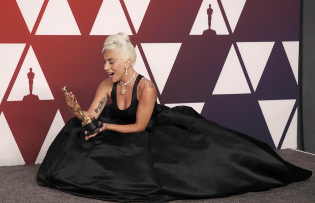 Сменившая образ Леди Гага показала селфи в футболке с пикантным принтом