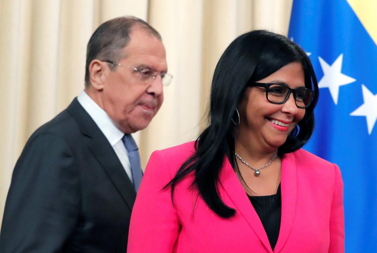 Глава МИД РФ Сергей Лавров и вице-президент Венесуэлы Делсі Родригез / REUTERS