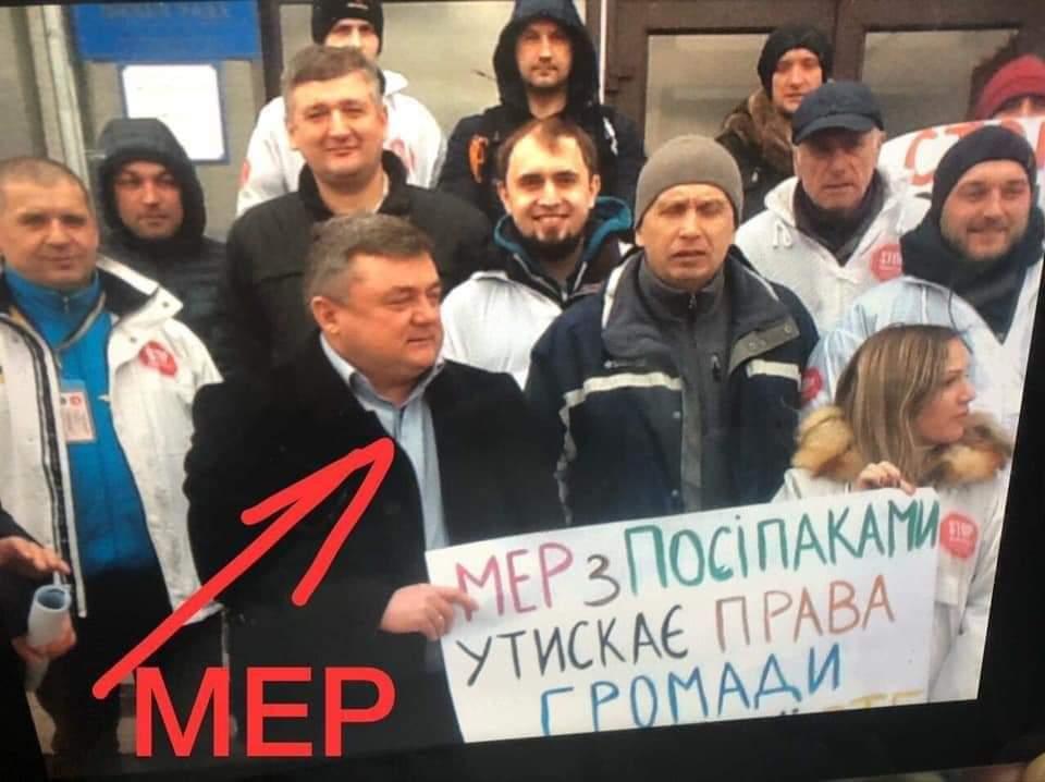 Мэр Олевска Олег Омельчук пришел на митинг против себя / twitter.com/tarasmi