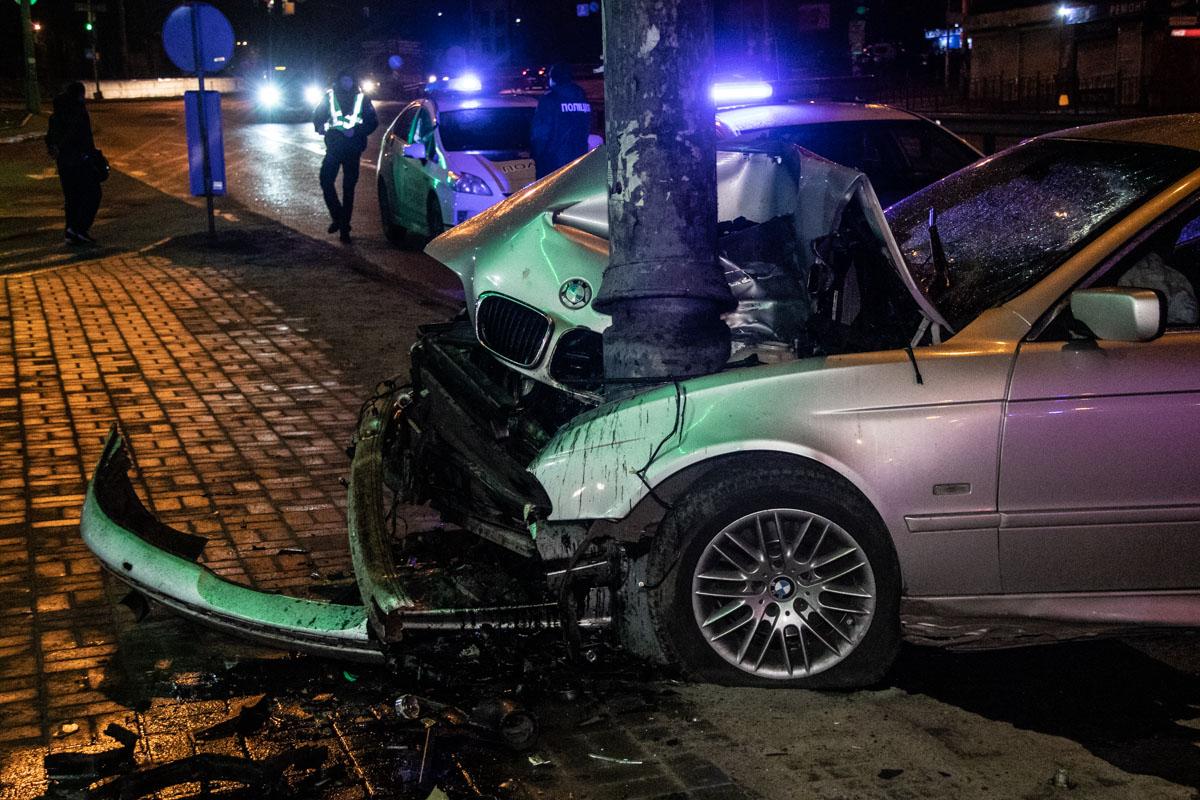 У Києві четверо арабів на BMW влаштували ДТП після сварки з водієм (фото) У Києві четверо арабів на BMW влаштували ДТП після сварки з водієм (фото)