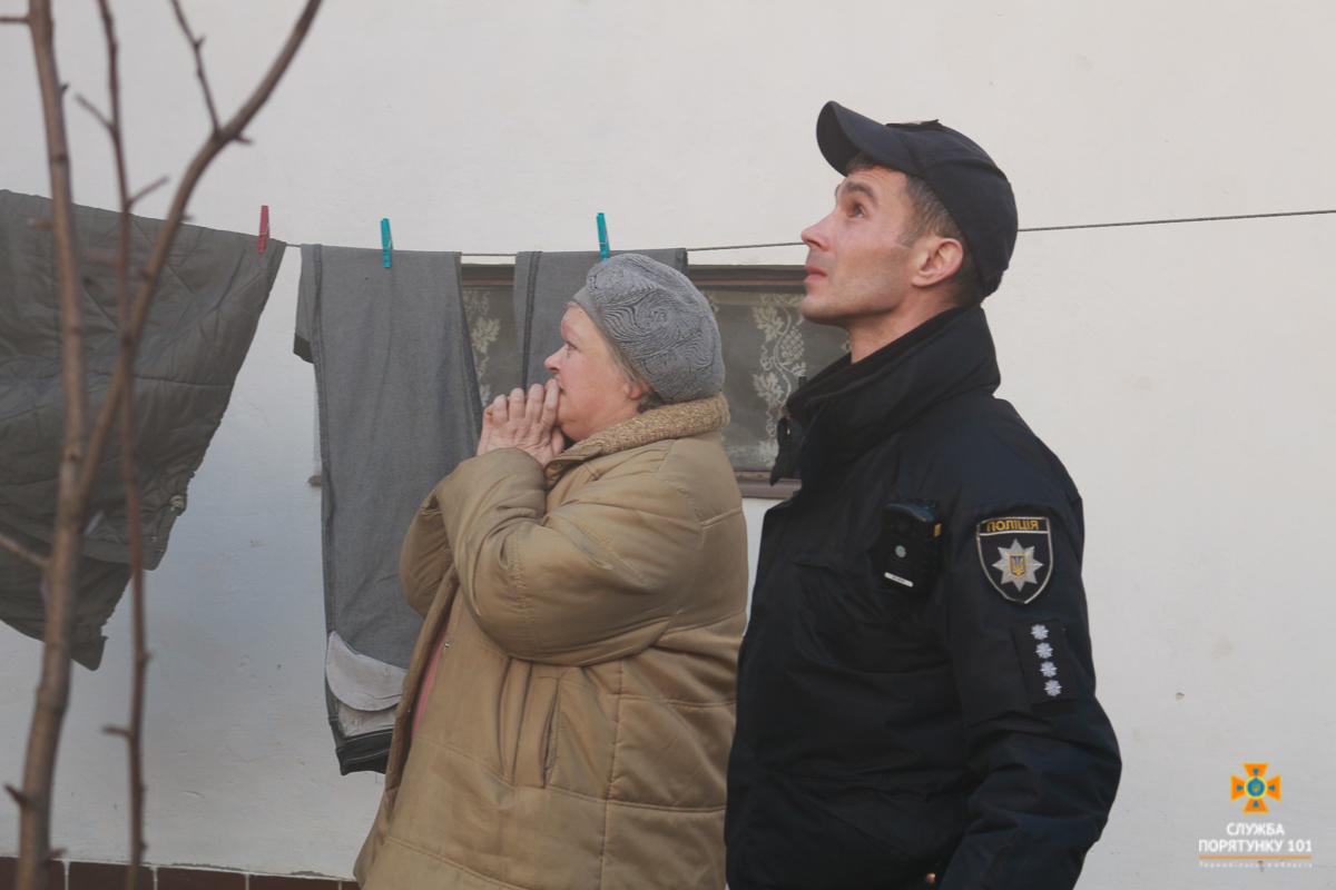 У Тернополі понад 2 години гасили пожежу в житловому будинку (фото) У Тернополі понад 2 години гасили пожежу в житловому будинку (фото)
