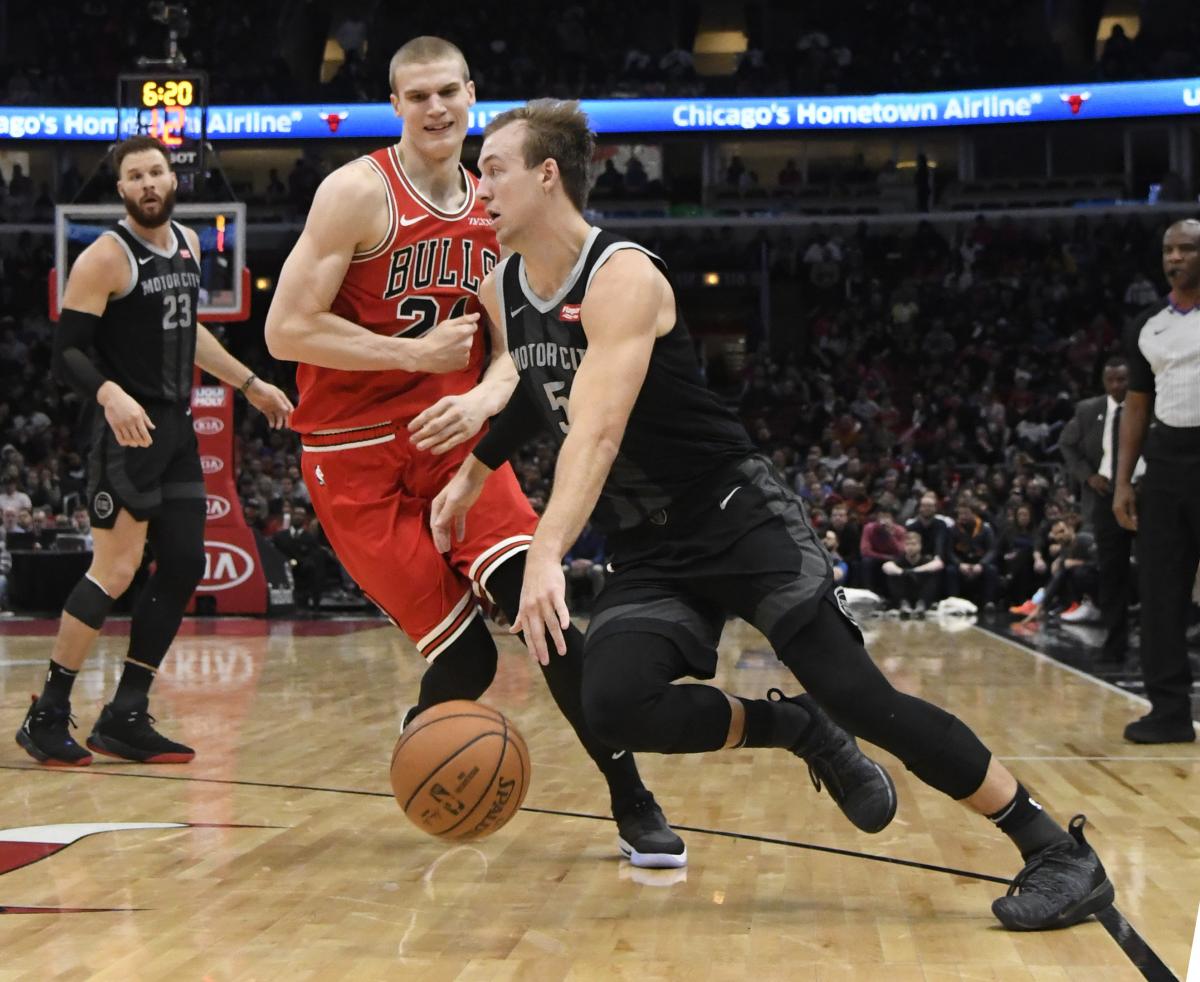 Детройт обыграл Чикаго в матче регулярного чемпионата НБА / Reuters