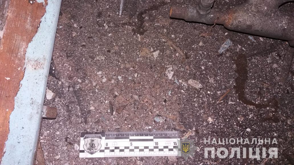 На Харьковщине двое людей пострадали в результате взрыва гранаты / фото npu.gov.ua На Харьковщине двое людей пострадали в результате взрыва гранаты / фото npu.gov.ua