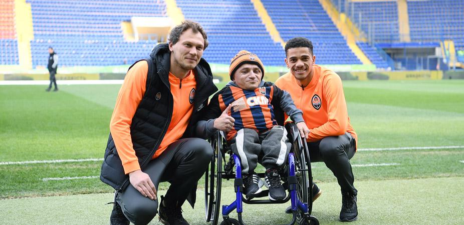 Шахтар допоміг вболівальнику і придбав інвалідний візок / shakhtar.com Шахтар допоміг вболівальнику і придбав інвалідний візок / shakhtar.com