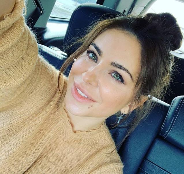 Исполнительница удивила сеть новым фото / фото instagram.com/anilorak Исполнительница удивила сеть новым фото / фото instagram.com/anilorak