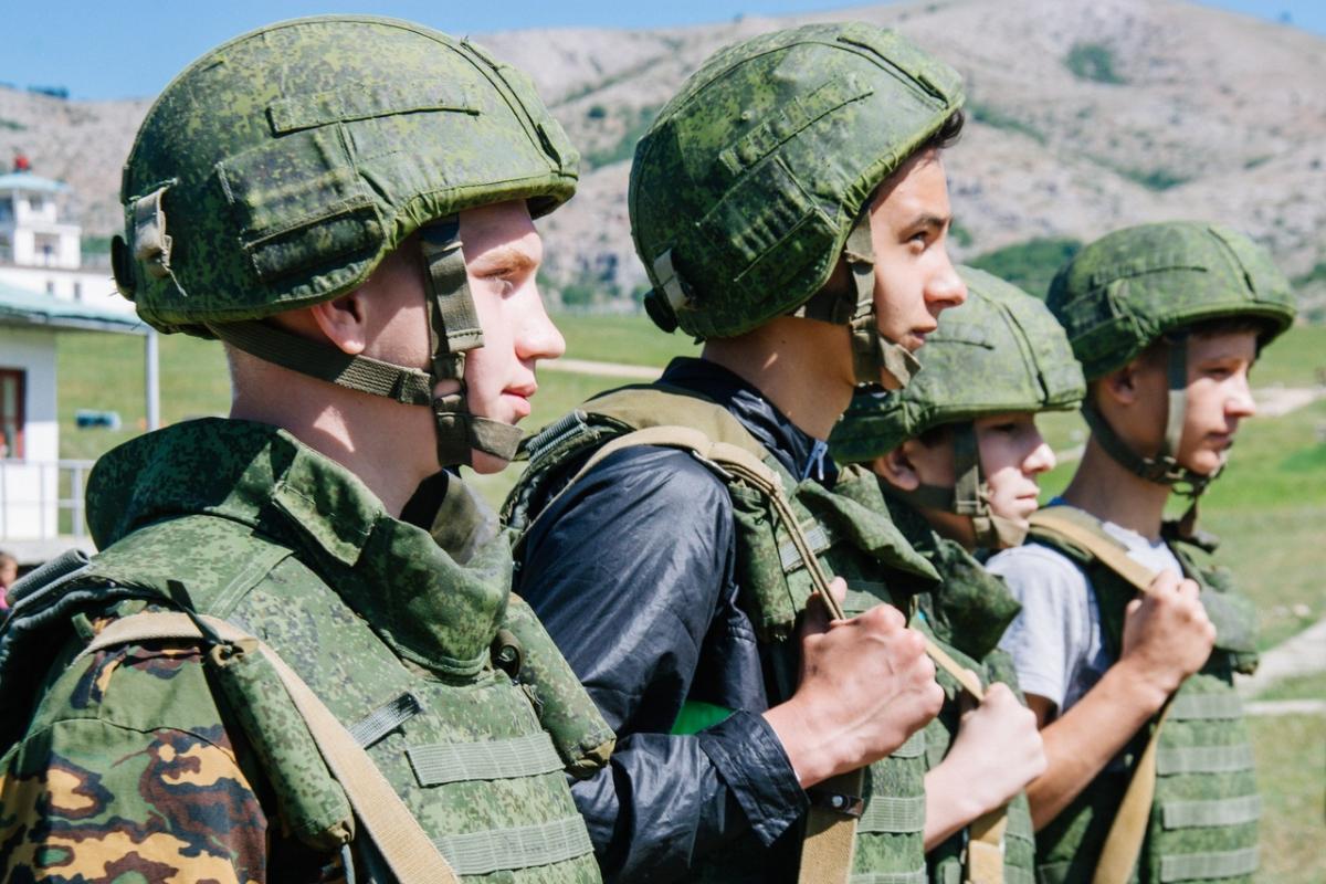 В России проблемных подростков хотят отправлять в военные лагеря / фото Юнармия Крым В России проблемных подростков хотят отправлять в военные лагеря / фото Юнармия Крым
