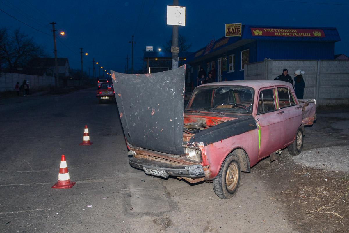 У Дніпрі п'яний водій "Москвича" після ДТП намагався втекти від медиків / фото Інформатор У Дніпрі п'яний водій "Москвича" після ДТП намагався втекти від медиків / фото Інформатор