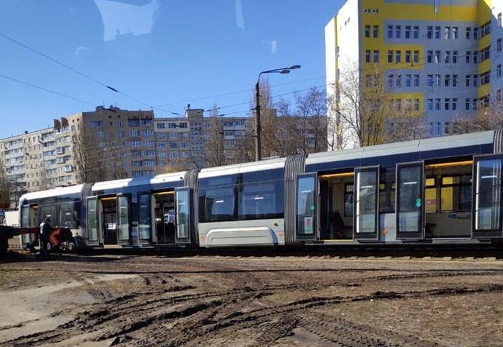 На Борщаговке скоростной трамвай сошел с рельсов / фото dtp.kiev.ua На Борщаговке скоростной трамвай сошел с рельсов / фото dtp.kiev.ua
