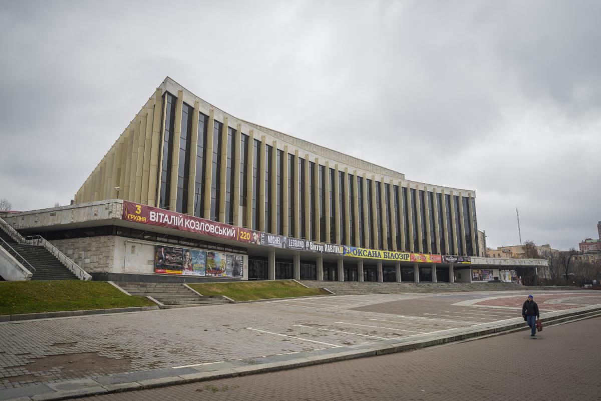 У Києві "замінували" палац "Україна" / фото wikipedia.org У Києві "замінували" палац "Україна" / фото wikipedia.org