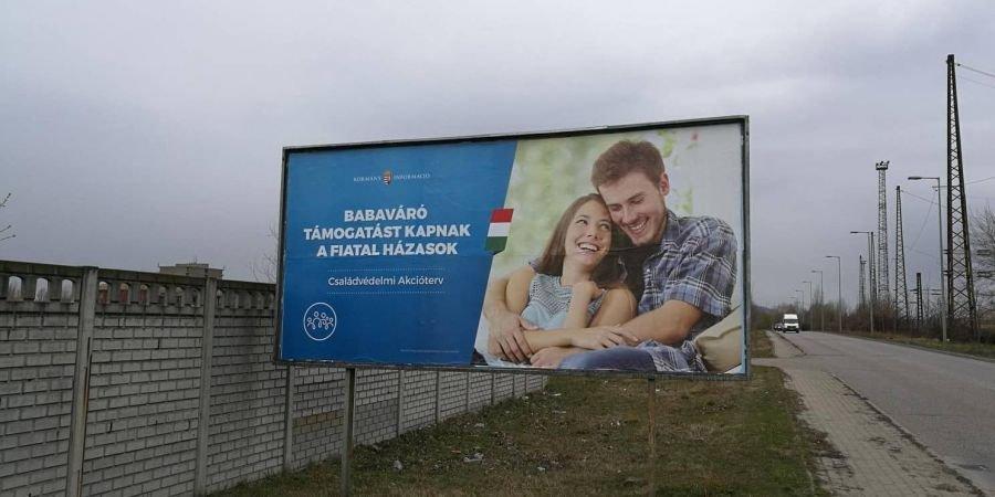 В Венгрии сконфузились с бигбордами, призванными поддержать многодетные семьи / Kreativ.hu В Венгрии сконфузились с бигбордами, призванными поддержать многодетные семьи / Kreativ.hu