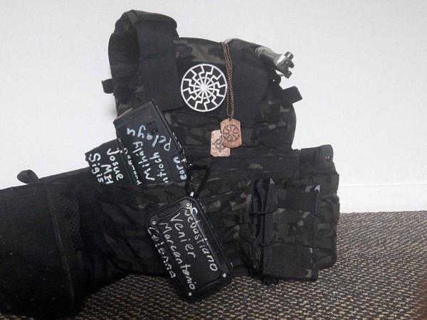 В автомобилях новозеландских неонацистов, устроивших бойню в мечети, нашли взрывчатку / В автомобилях новозеландских неонацистов, устроивших бойню в мечети, нашли взрывчатку /