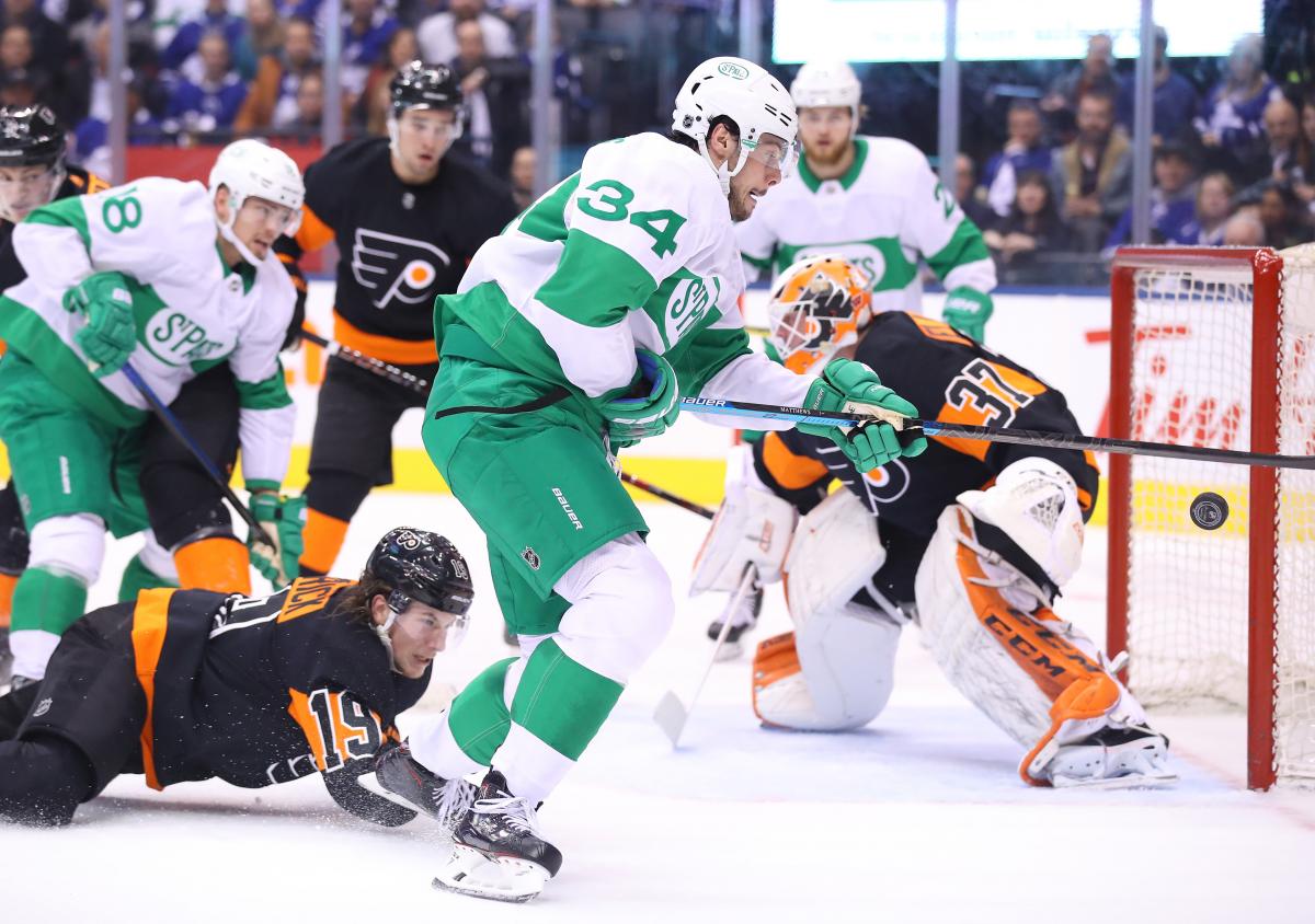 Торонто обыграл Филадельфию в матче с 13 голами / Reuters