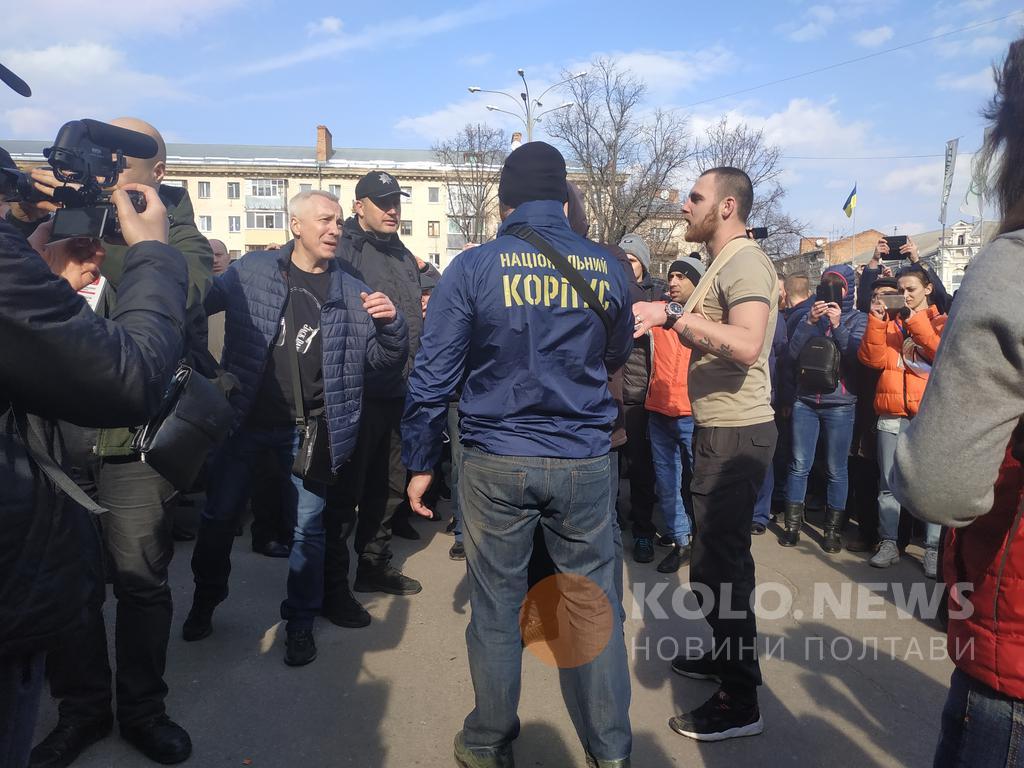 На площі представники Нацкорпуса проводили акцію "Свинарчуков за ґрати" / фото kolo.news На площі представники Нацкорпуса проводили акцію "Свинарчуков за ґрати" / фото kolo.news
