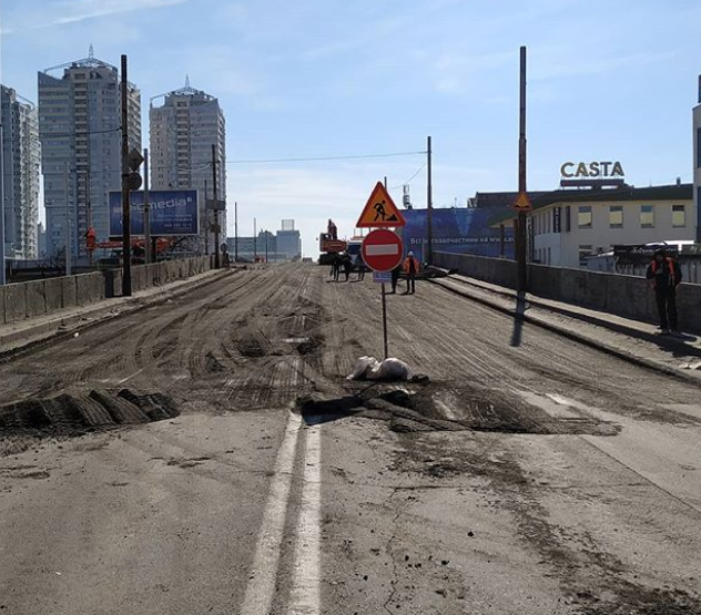 В эти выходные строители установят новый прогон моста / instagram.com/shuliavskiimost