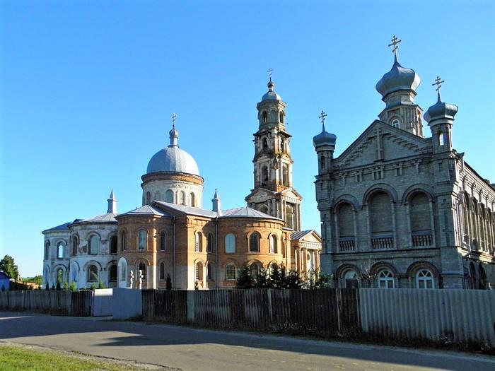Свято-Миколаївський храм зведений у 1885 році / фото andy-travel.com.ua Свято-Миколаївський храм зведений у 1885 році / фото andy-travel.com.ua