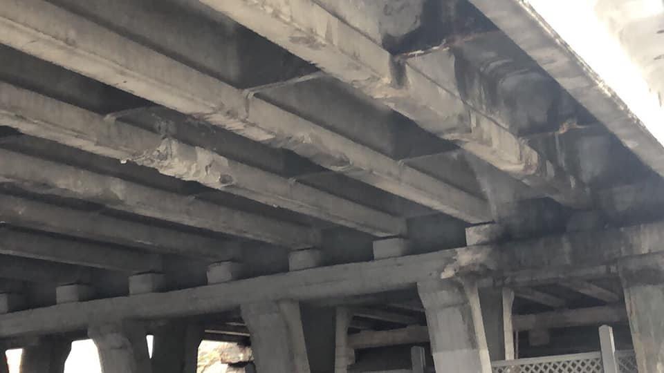 Балка пошкоджена з втратою несучої здатностi / фото: прес-служба "Київавтодору" Балка пошкоджена з втратою несучої здатностi / фото: прес-служба "Київавтодору"