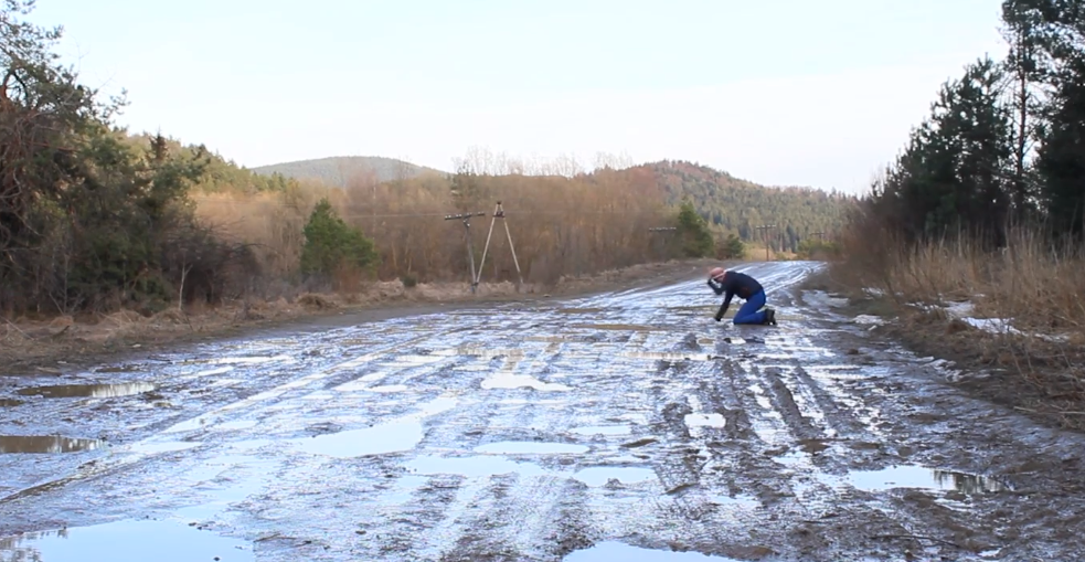 Жители Львовщины записали пародию на песню "Плакала" о состоянии местных дорог / скриншот