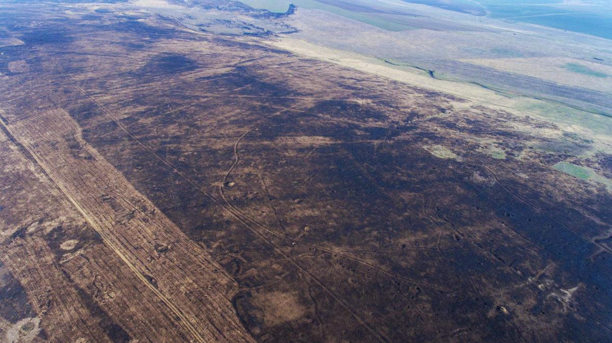 Всього згоріло близько 6 тис. га \ Facebook Іван Русєв Всього згоріло близько 6 тис. га \ Facebook Іван Русєв