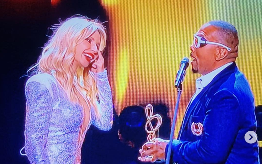 Лобода похвасталась российской премией \ фото instagram.com/lobodaofficial