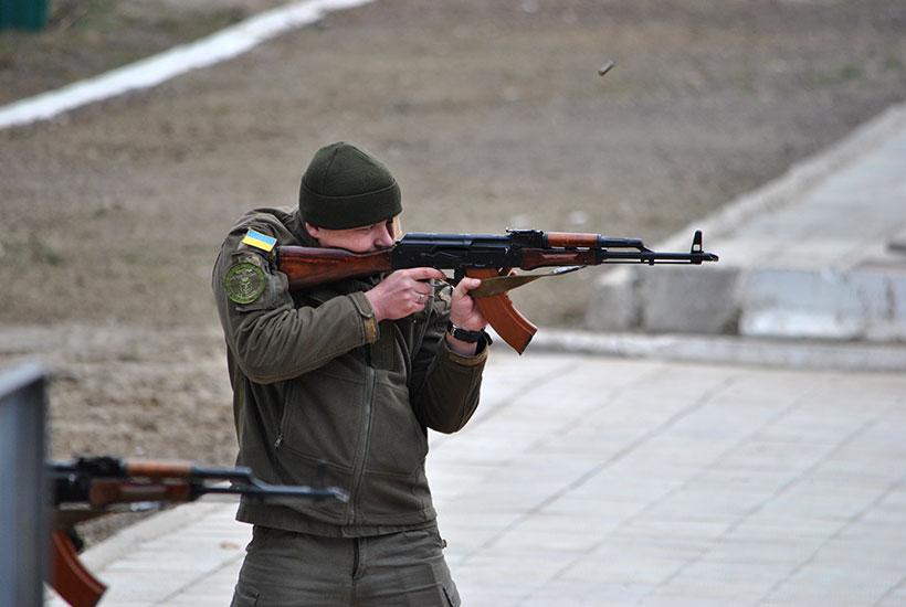 На соревнования все военнослужащие приехали со своим штатным оружием \ Нацгвардия На соревнования все военнослужащие приехали со своим штатным оружием \ Нацгвардия