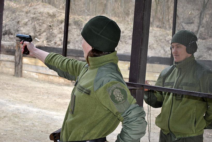 Изюминкой нынешних соревнований стало участие женщин-военнослужащих \ Нацгвардия Изюминкой нынешних соревнований стало участие женщин-военнослужащих \ Нацгвардия