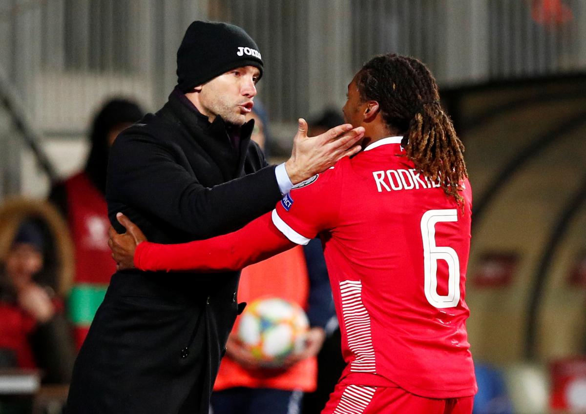 Андрій Шевченко і антигерой збірної Люксембургу Родрігес, який забив гол у свої ворота / REUTERS