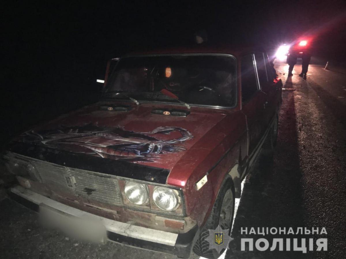 На трассе Харьков-Суммы микроавтобус сбил трех людей, которые толкали автомобиль / фото hk.npu.gov.ua На трассе Харьков-Суммы микроавтобус сбил трех людей, которые толкали автомобиль / фото hk.npu.gov.ua