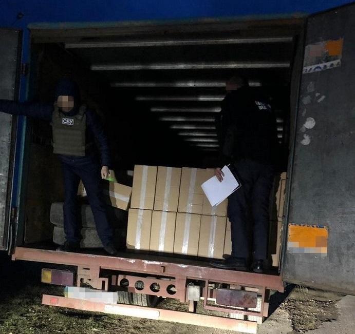 Грузовой автомобиль остановили на автодороге «Киев-Одесса» / фото ssu.gov.ua Грузовой автомобиль остановили на автодороге «Киев-Одесса» / фото ssu.gov.ua