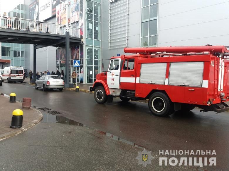 В Киеве заминировали три ТРЦ / фото kyiv.npu.gov.ua В Киеве заминировали три ТРЦ / фото kyiv.npu.gov.ua