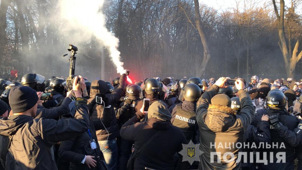 В Виннице произошла стычка между полицией и "Нацдружинами" / vn.npu.gov.ua В Виннице произошла стычка между полицией и "Нацдружинами" / vn.npu.gov.ua