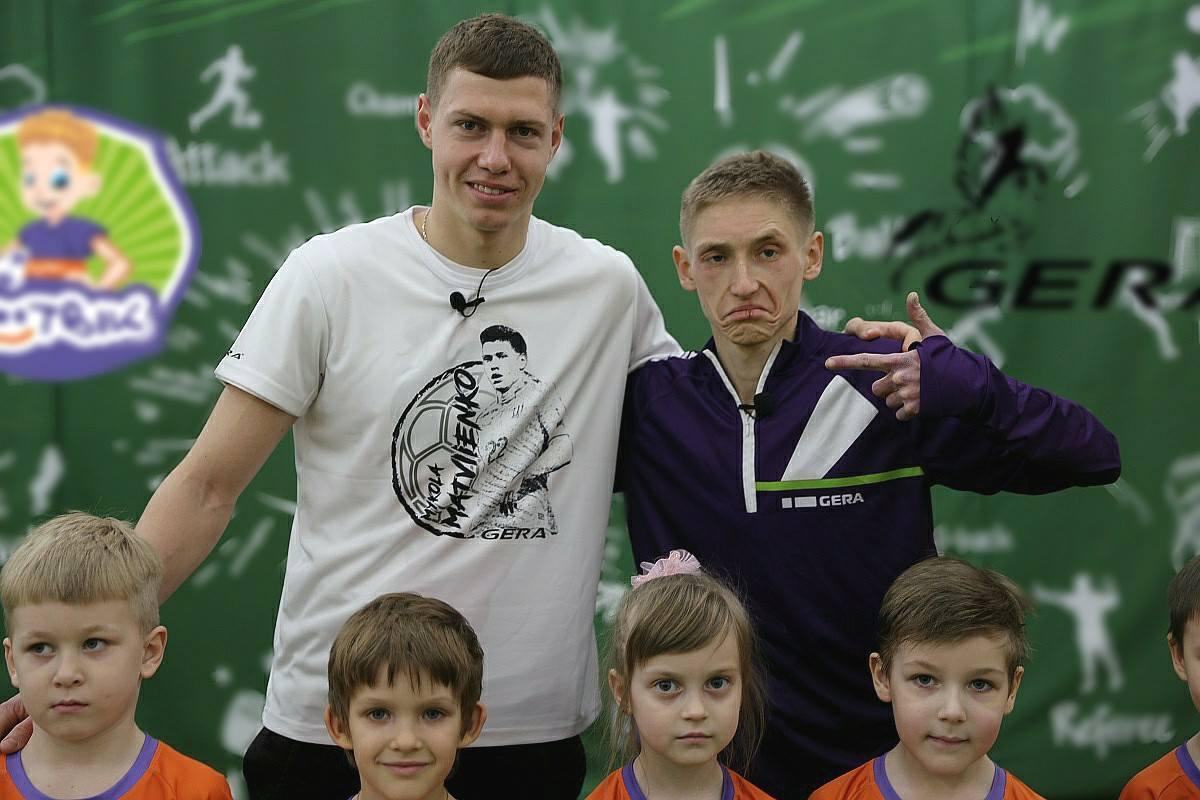 Матвиенко провел тренировку с детьми сразу после возвращения из рядов национальной сборной Матвиенко провел тренировку с детьми сразу после возвращения из рядов национальной сборной