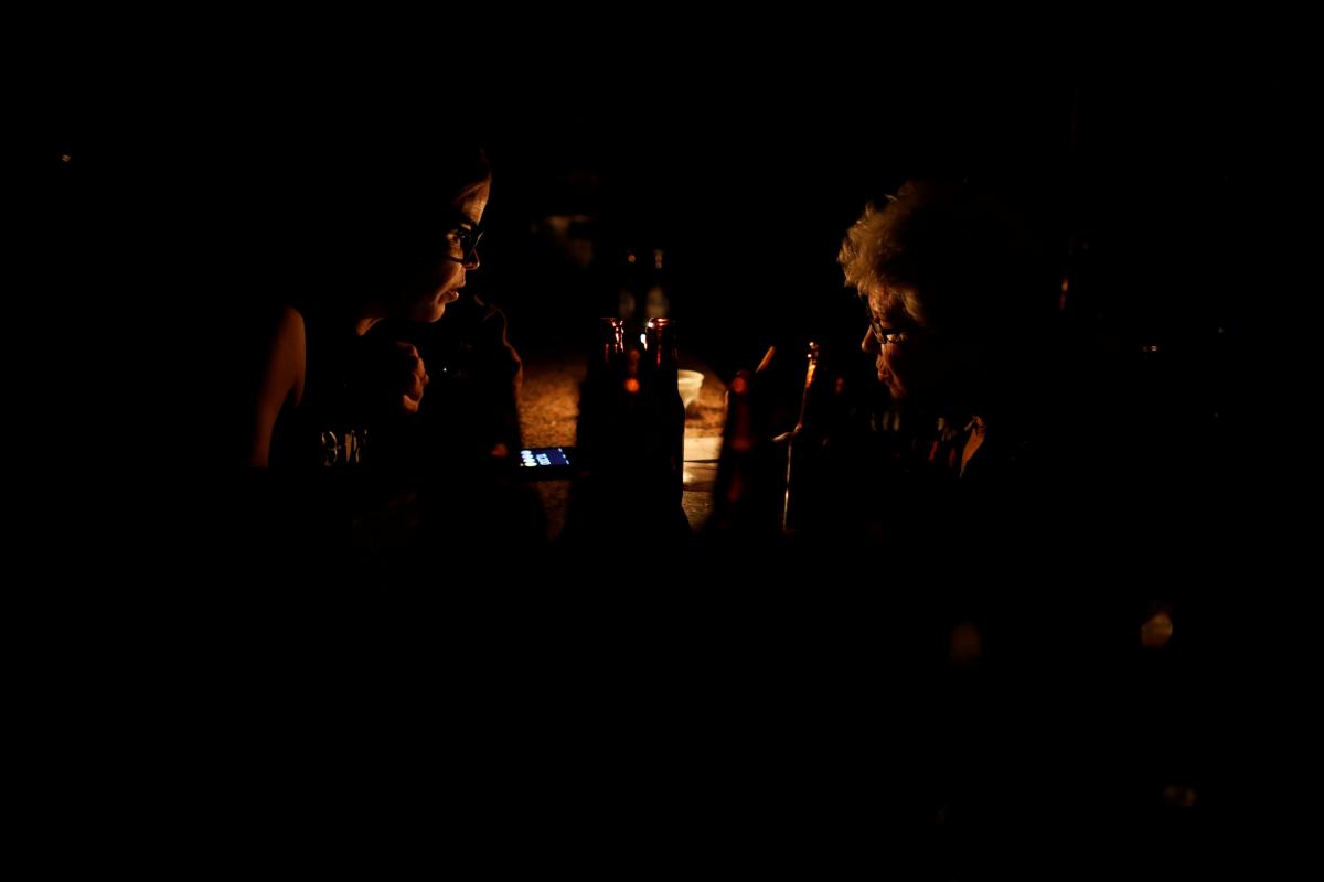 Максимальна тривалість кожного відключення має становити не більше 5 годин / фото REUTERS