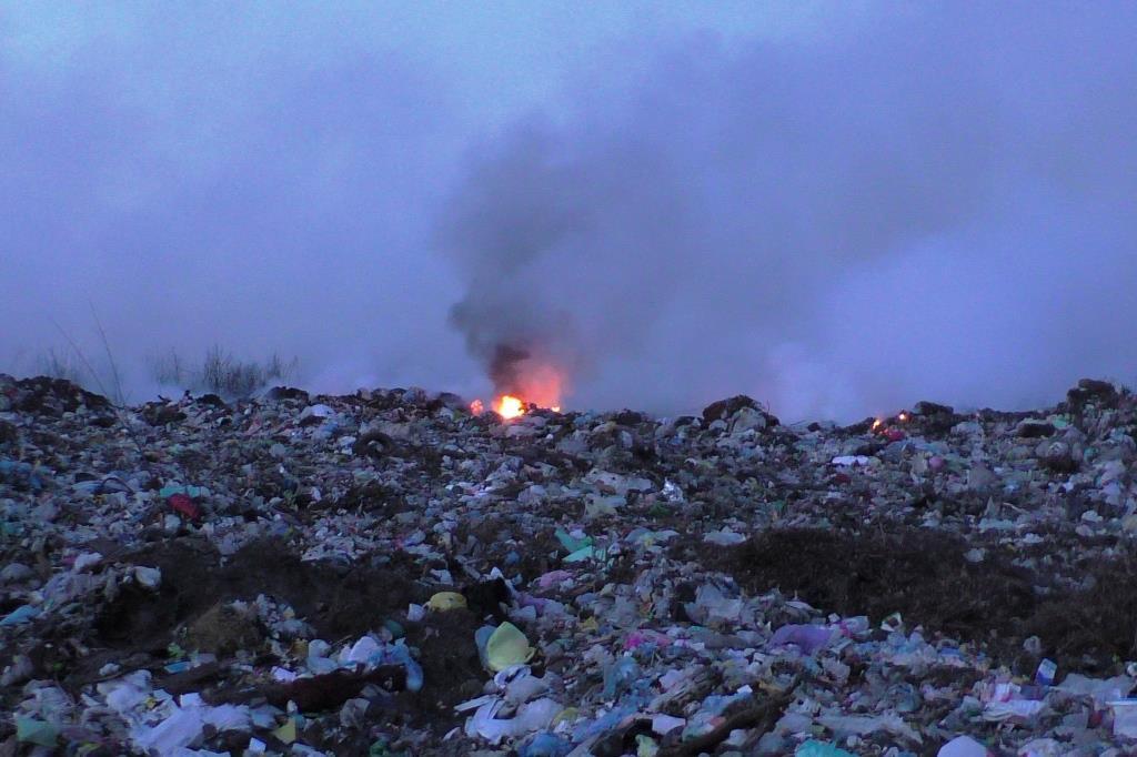 Звалище горить осередками / Фото cn.dsns.gov.ua