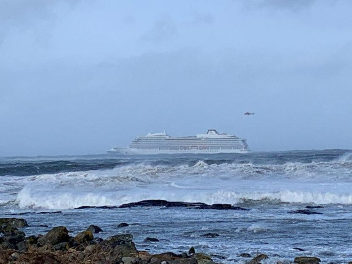 cruise ship stranded 2019