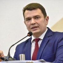Anti-graft watchdog chief to stay put despite Constitutional Court ruling, Zelensky assures G7 envoys