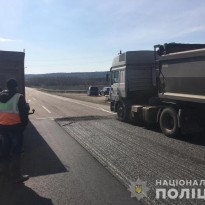 В Одесской области грузовик сбил насмерть работника дорожной службы, который ремонтировал трассу