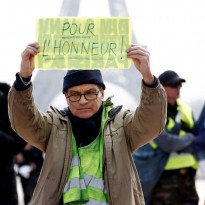 В Париже во время акции протеста "желтых жилетов" задержаны 70 человек (видео)