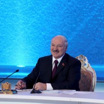 "Она же вся обосранная": Лукашенко устроил разнос чиновникам из-за неопрятных коров (видео)