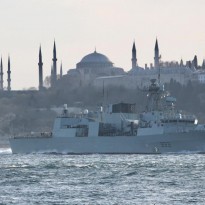 Российские корабли взяли под конвой фрегаты НАТО в Черном море