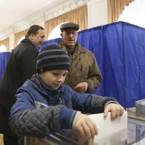 На выборах президента Украины уже проголосовали более 16% избирателей