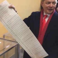 Ляшко под камеры "засветил" свой бюллетень и нарушил закон (фото, видео)