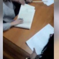 В Киеве разгорелся скандал из-за ручек с исчезающими чернилами на выборах - соцсети (видео)