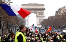 Коронавірус не перешкода: у Парижі протестують "жовті жилети"