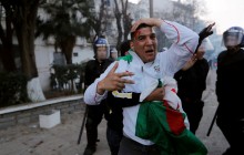 В Алжире в ходе антиправительственных протестов пострадали почти 200 человек