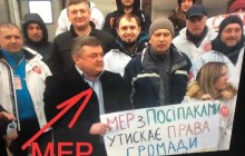Троль 80 рівня: мер Олевська прийшов на мітинг проти самого себе – журналіст