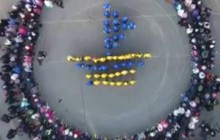 В Одесі школярі провели флешмоб на підтримку військовополонених українських моряків (фото)