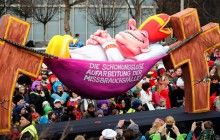 В Европе на карнавалах насмехаются над мировыми политиками (фото, видео)