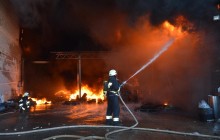 Спасатели потушили пожар на заводе по изготовлению пластиковых изделий под Днепром (видео)